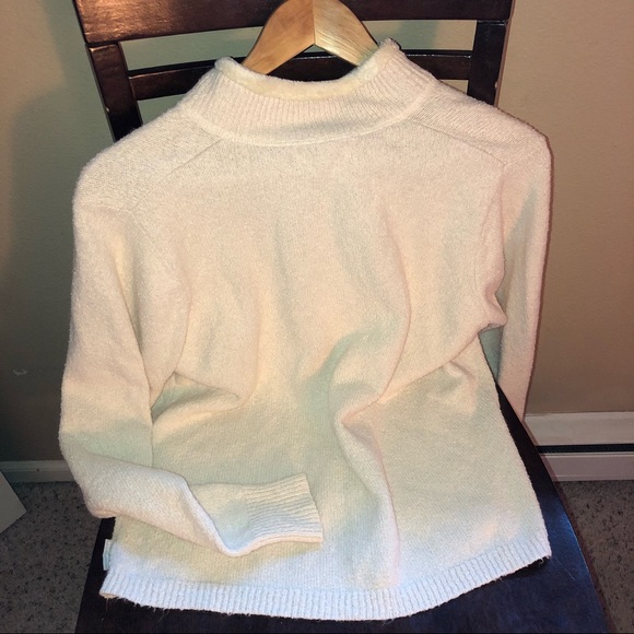 Woolrich Quarter Zip Pullover- Medium Petite - Picture 4 of 8